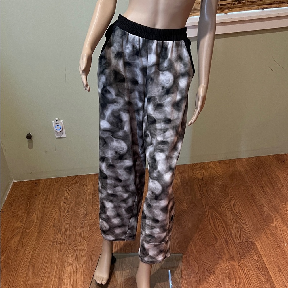 Luukaa Women’s Gray & White Tie-Dye Lounge Pants